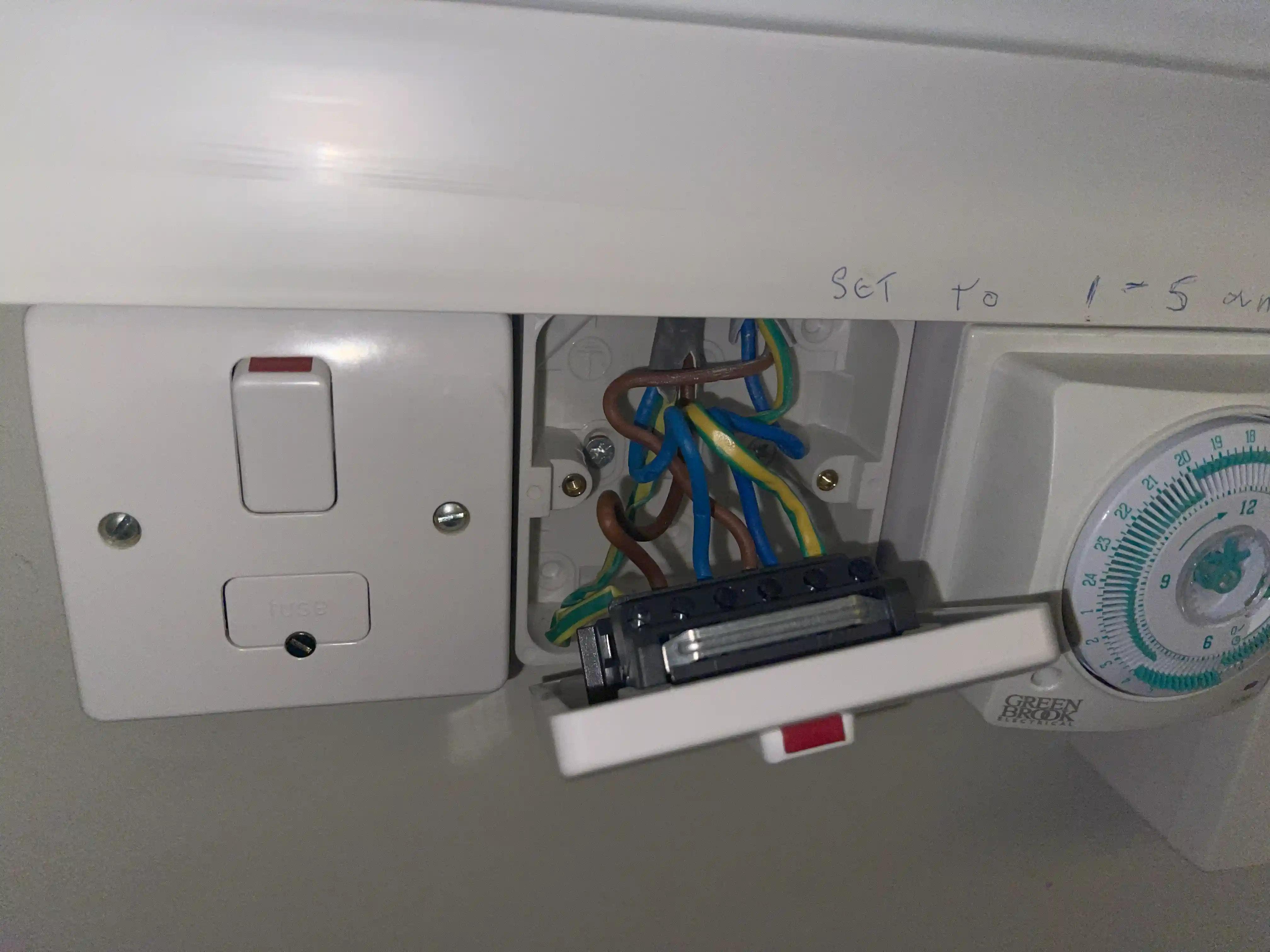 24 Hours Emergency Electrician near Sydenham